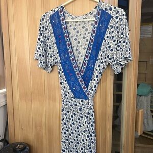 Lucky brand Floral V-Neck Wrap Dress - Blue and White Size SP